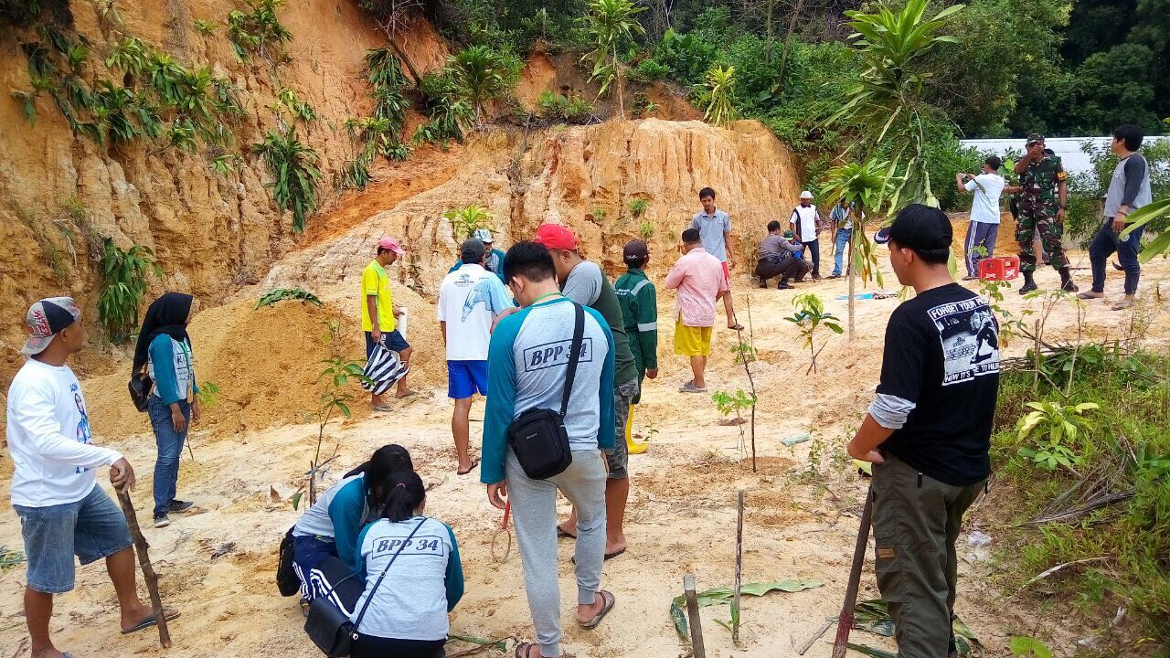 Penanaman Pohon Di Lingkungan Warga Telagasari dan Gedung Kesenian Kota Balikpapan