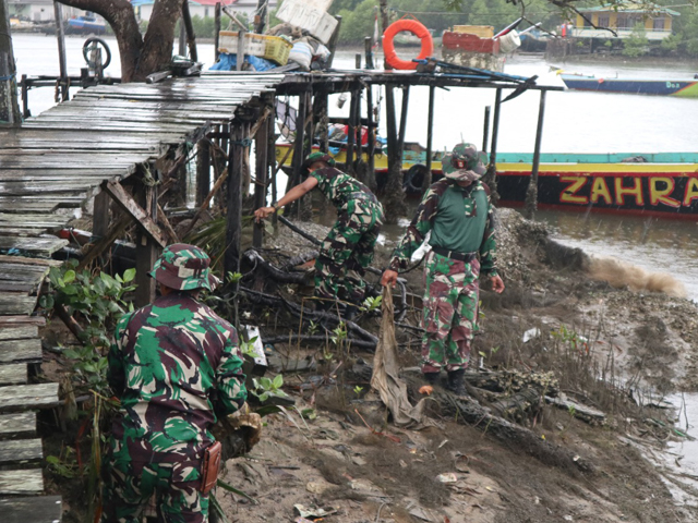 Kerja Bakti Massal Sungai Manggar