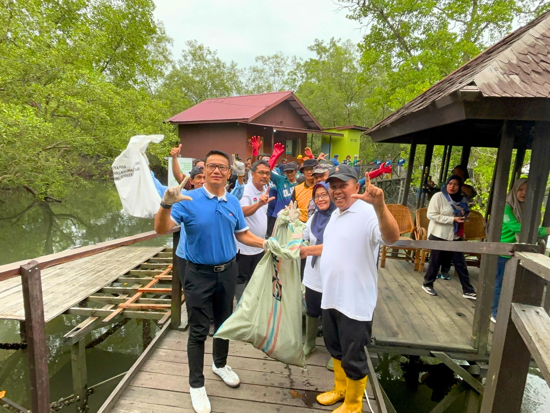 Aksi Bersih Mangrove Dalam Rangka Memperingati Hari Peduli Sampah Nasional (HPSN) 2025 Aksi Bersih Mangrove Dalam Rangka Memperingati Hari Peduli Sampah Nasional (HPSN) 2025
